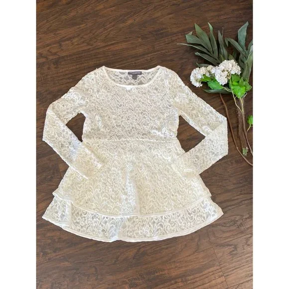 A Pea in the Pod White Tiered Lace Long Sleeve Top Medium Maternity Blouse - Picture 8 of 10
